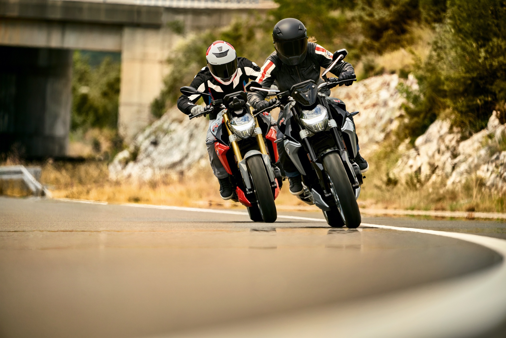 BMW F 900 R and BMW F 900 XR Riding